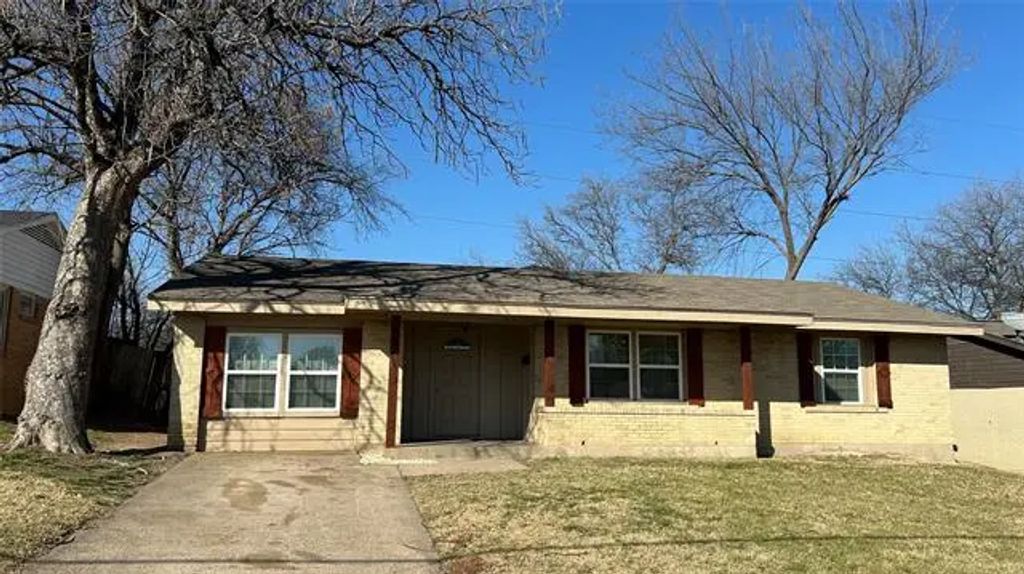 451 Bluewood Drive, Dallas