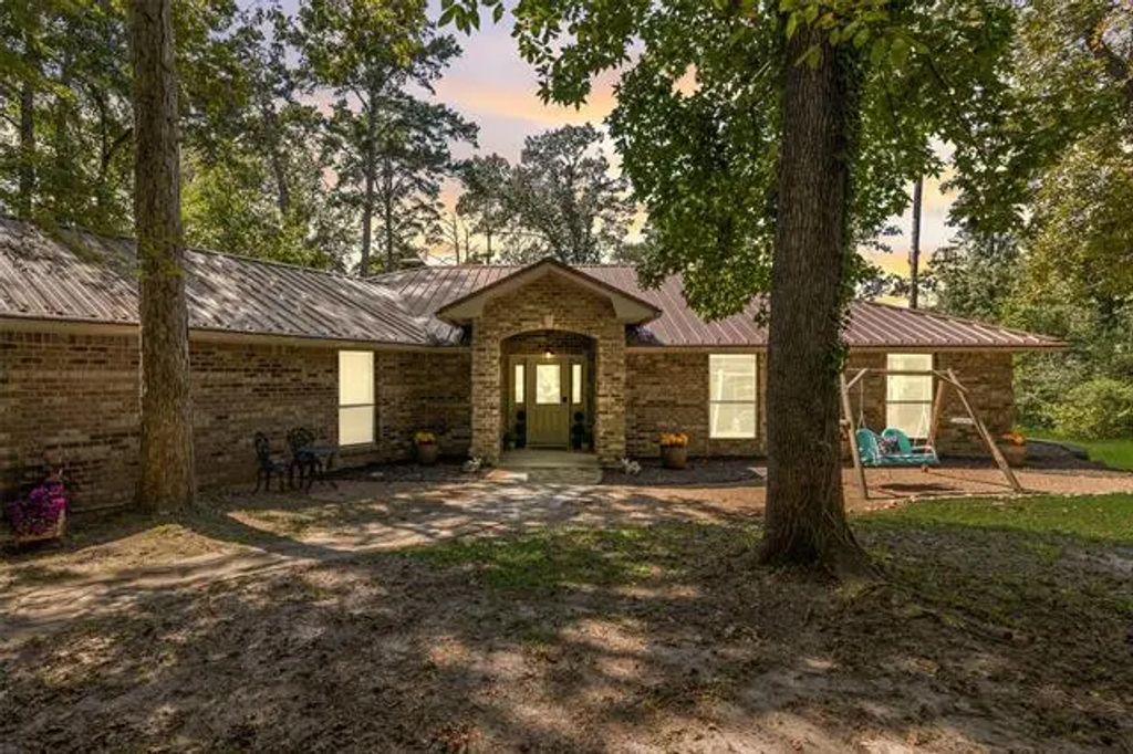 810 Clear Water Trail, Holly Lake Ranch