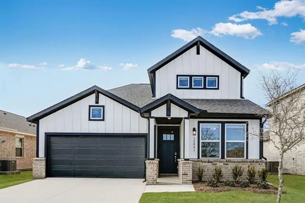 15041 Hierba Mora Drive, Fort Worth