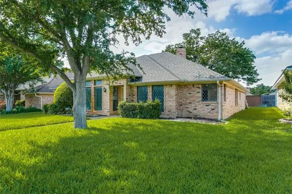3913 Bobbin Lane, Addison
