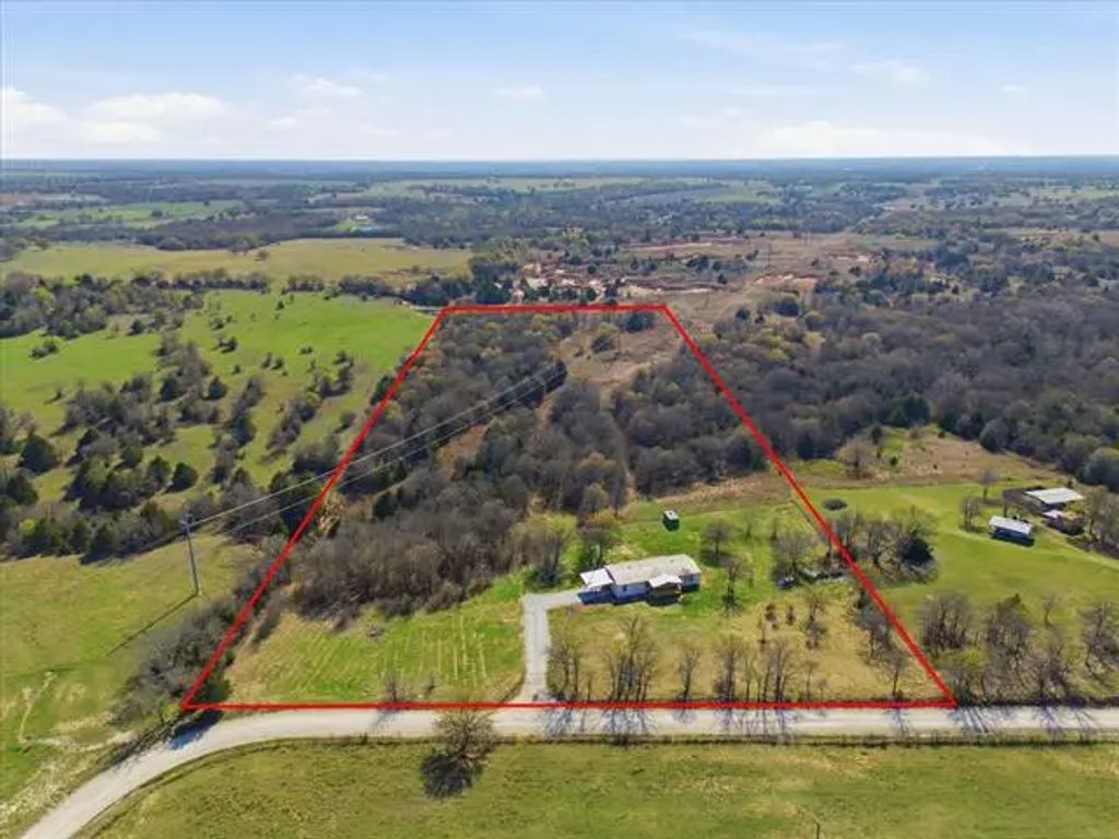 1695 S Johnson Loop, Montague