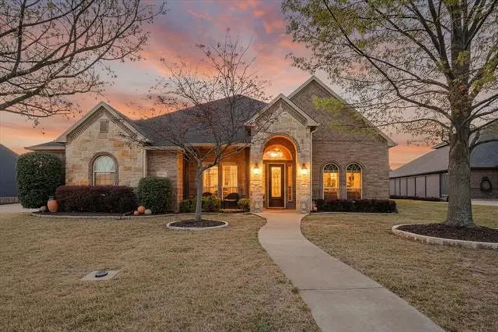 1103 Mckenzie Drive, Mansfield