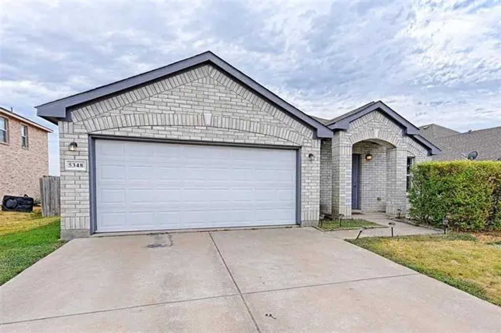 5348 Cameron Drive, Grand Prairie