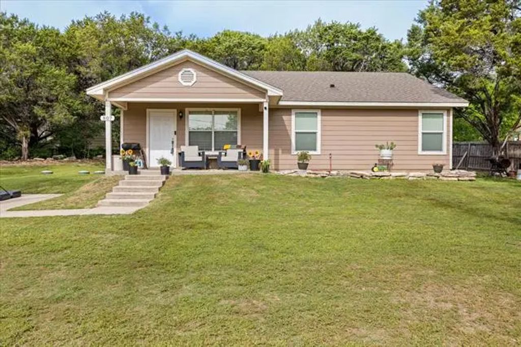 807 Rock Harbor Drive, Granbury