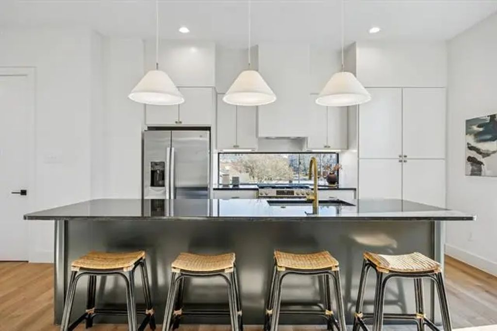 2151 Mail Avenue 101, Dallas