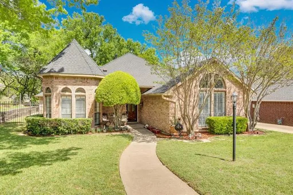 1105 Crestwood Court, DeSoto