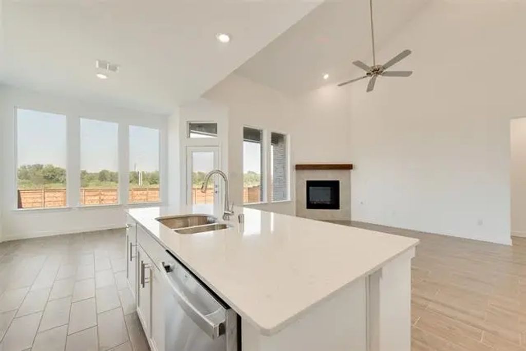 1332 Saddle Sky Trail, Fort Worth