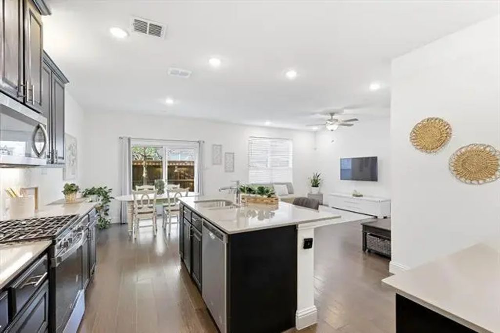982 Mikaela Drive, Allen