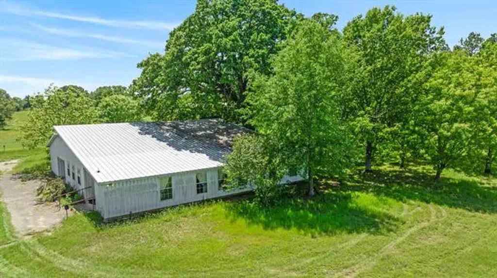 2000 County Road 2420, Honey Grove