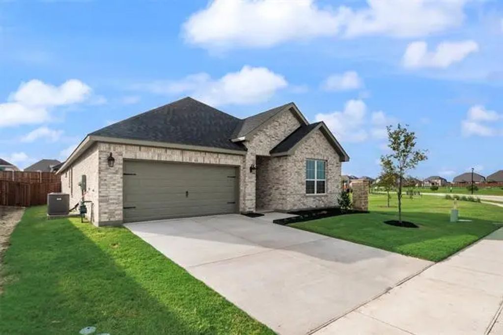 2713 Shiners Street, Forney