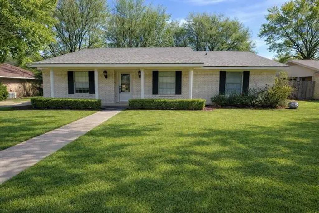 507 Fox Trail, Greenville