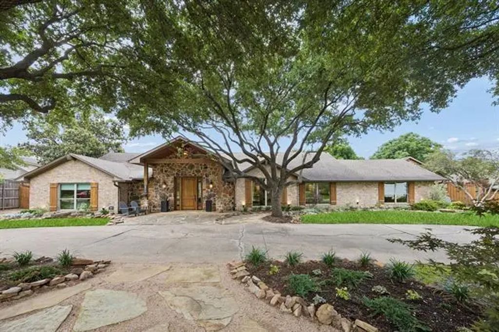 6520 Calais Drive, Dallas