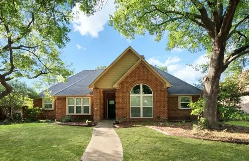 1122 Chimneyrock Trail, Garland