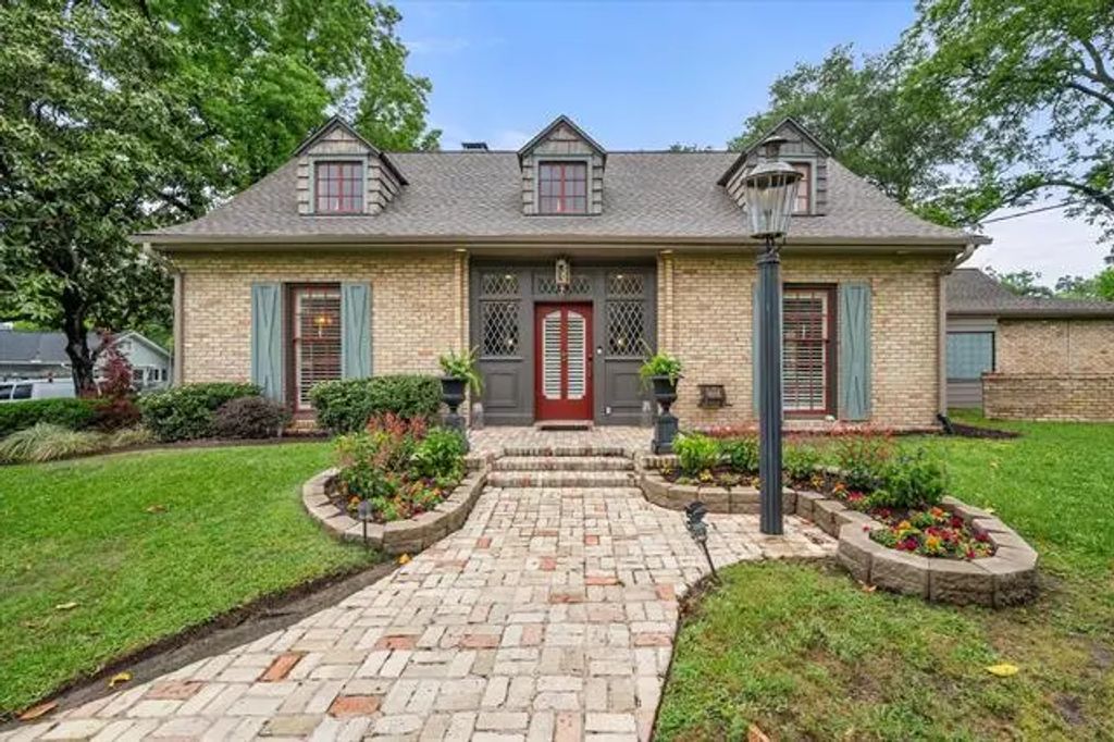 1111 Governors Drive, Corsicana