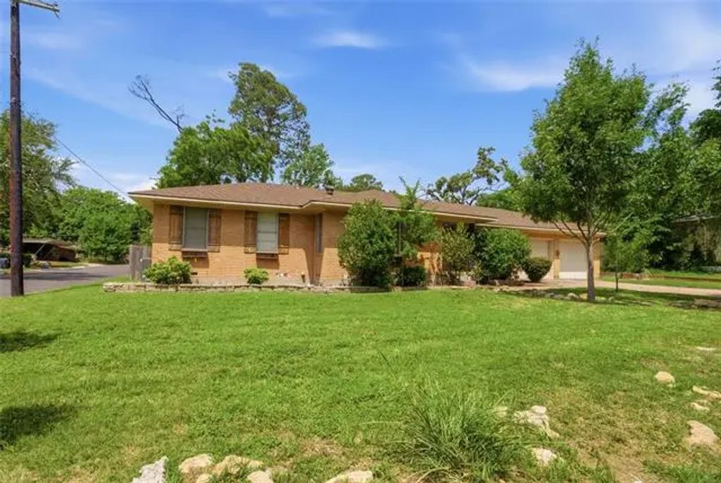 2703 Robinwood Lane, Denton