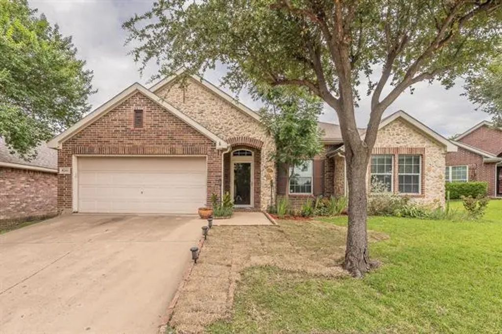 8241 Lauren Way, Watauga