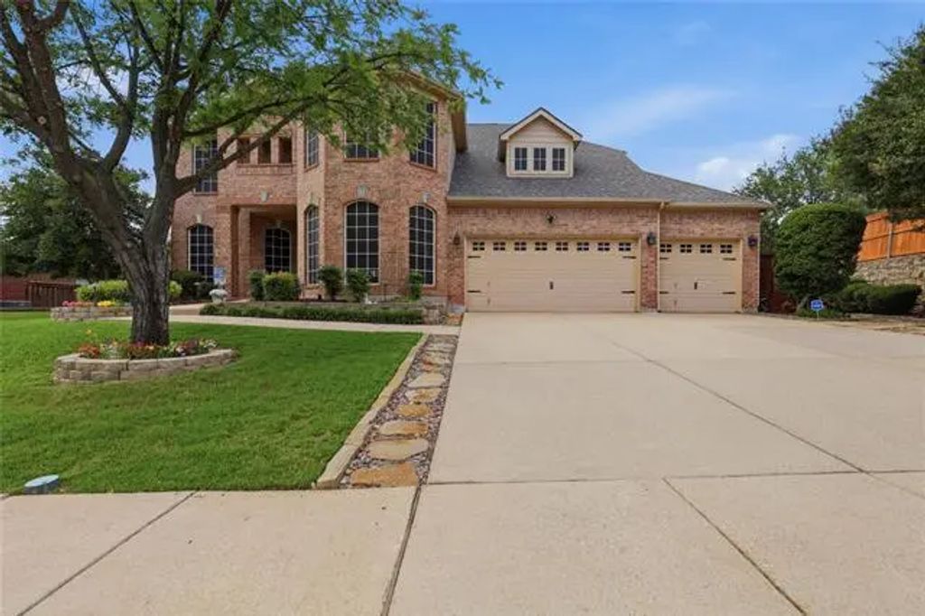 2455 Whispering Breeze Drive, Grand Prairie