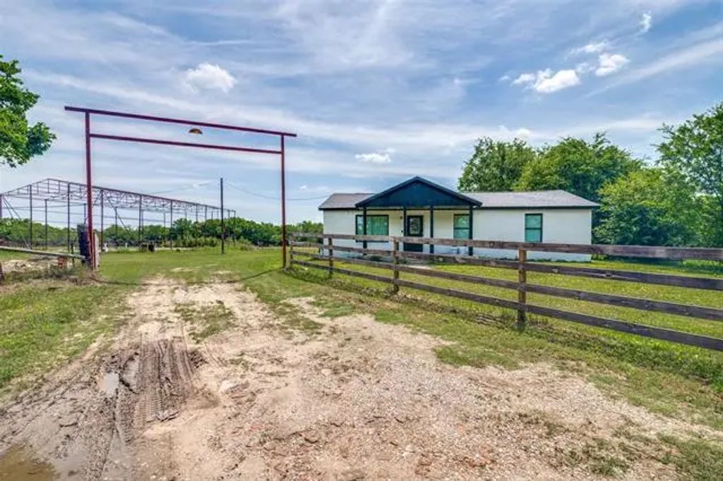 13471 County Road 4031, Kemp