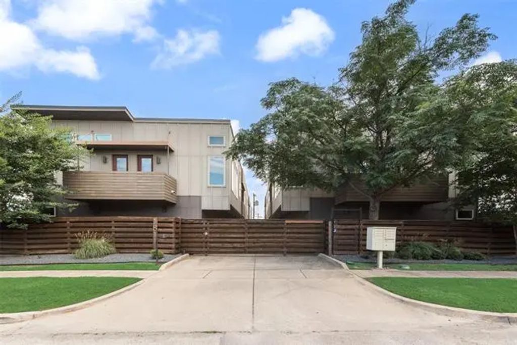 1811 Euclid Avenue 2, Dallas