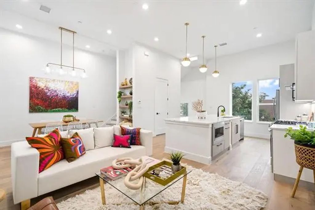 4208 Live Oak Street 201, Dallas
