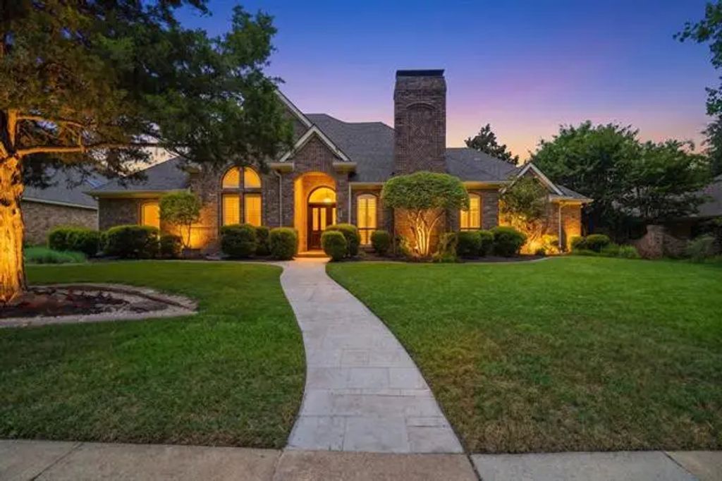 1901 Shadow Trail, Plano