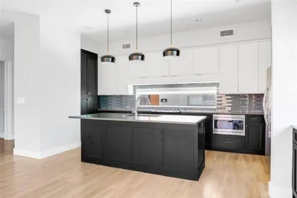 3706 W Beverly Drive, Dallas
