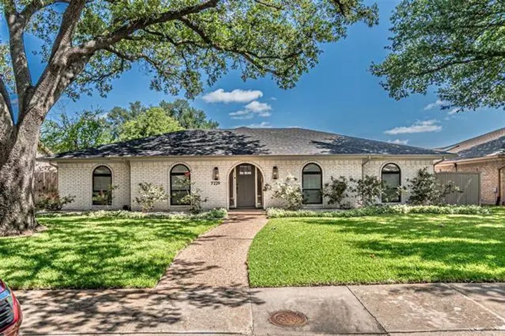 7229 Whispering Pines Drive, Dallas