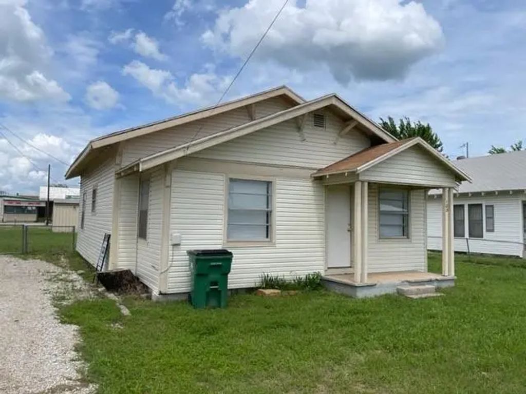 103 W Wichita Street, Bowie