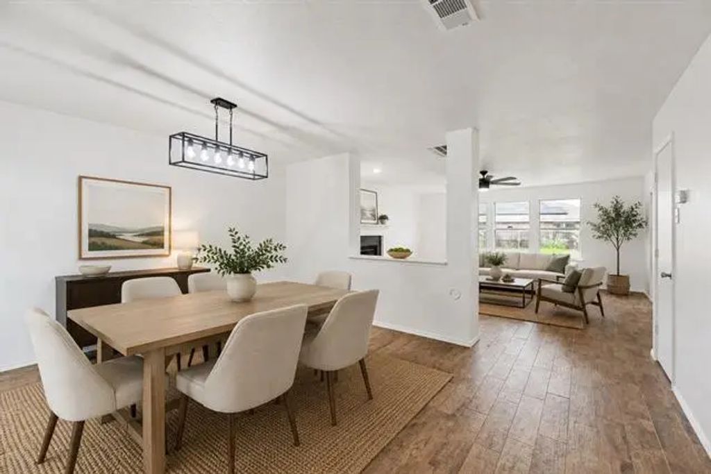9032 Trail Blazer Drive, Fort Worth