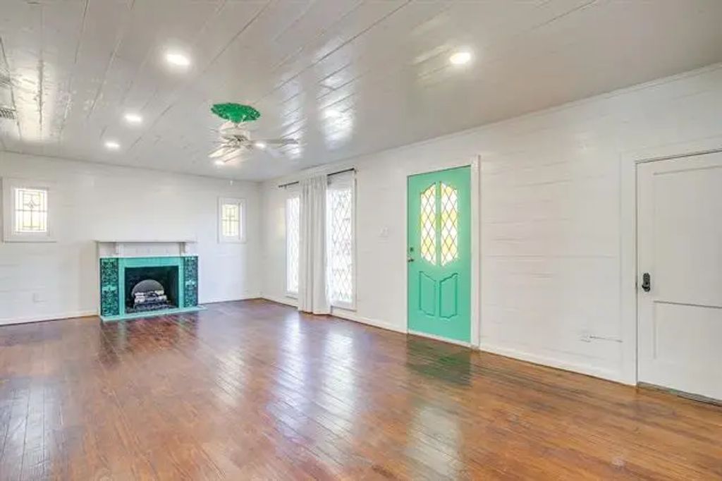 619 W Live Oak Street, Jacksboro