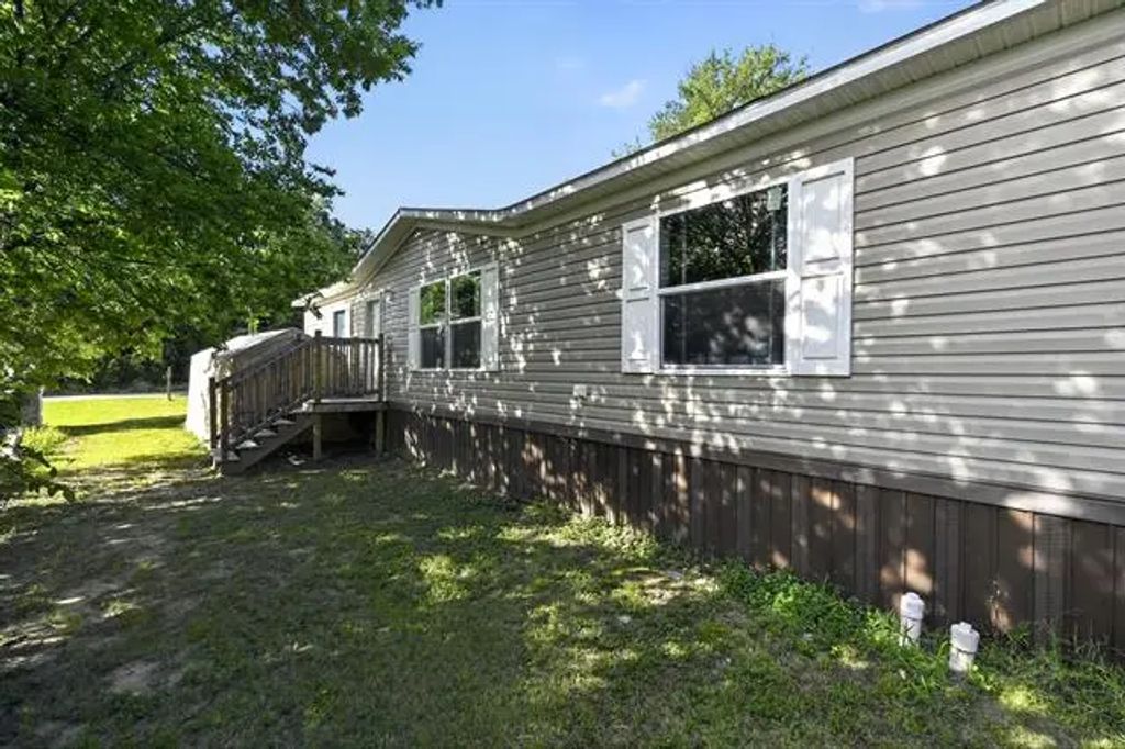 904 Pawnee Trail, Granbury