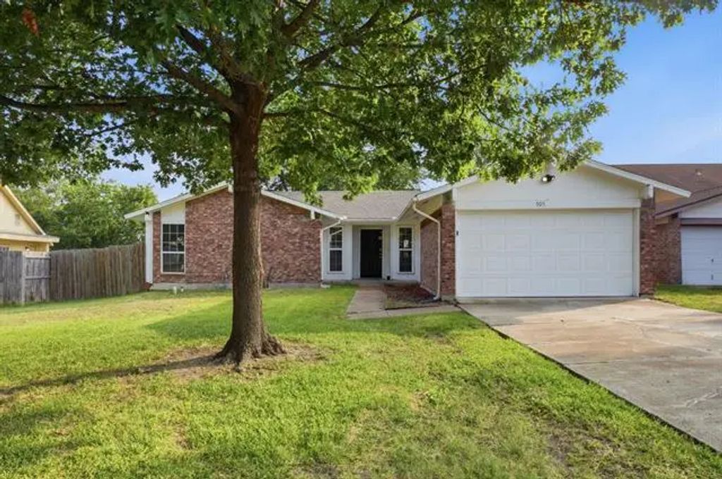 705 Via Avenida, Mesquite