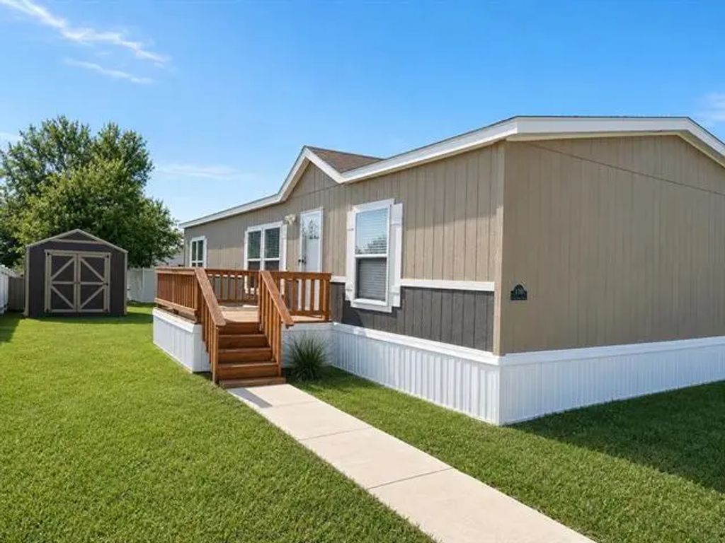 120 Shady Grove Drive, Sanger