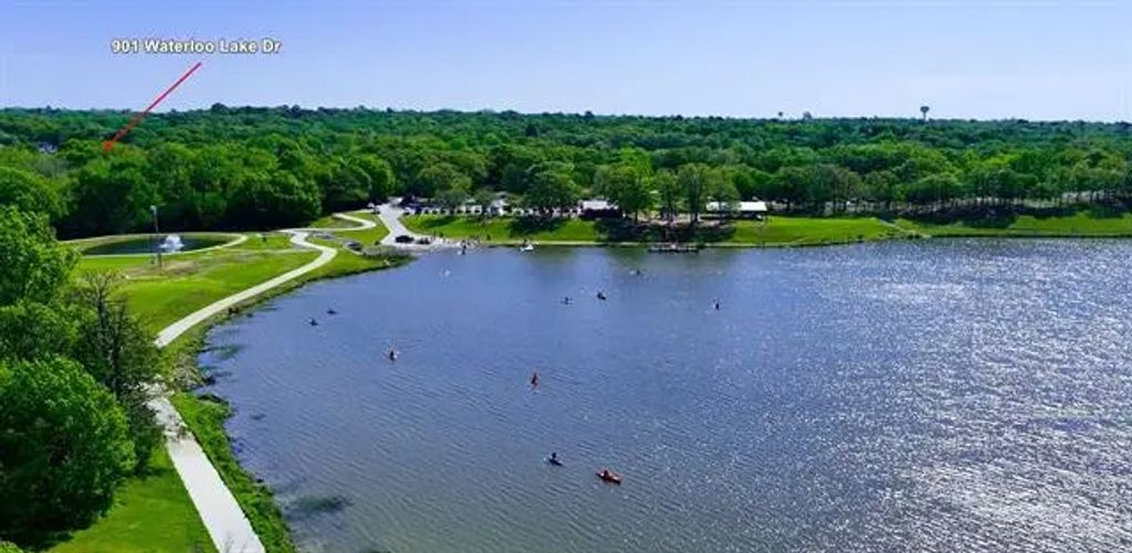 901 Waterloo Lake Drive, Denison