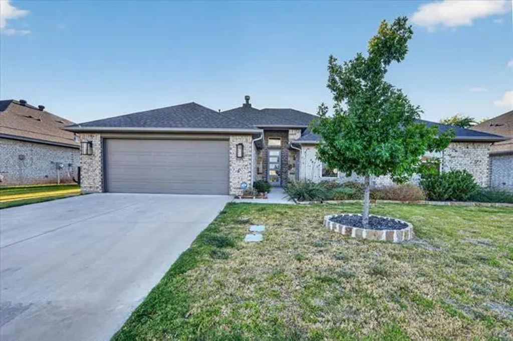 412 Brinkley Drive, Saginaw