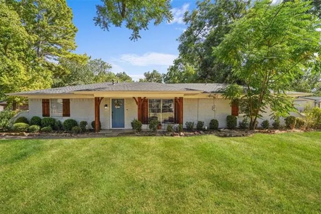 300 E Pecan Street, Aubrey