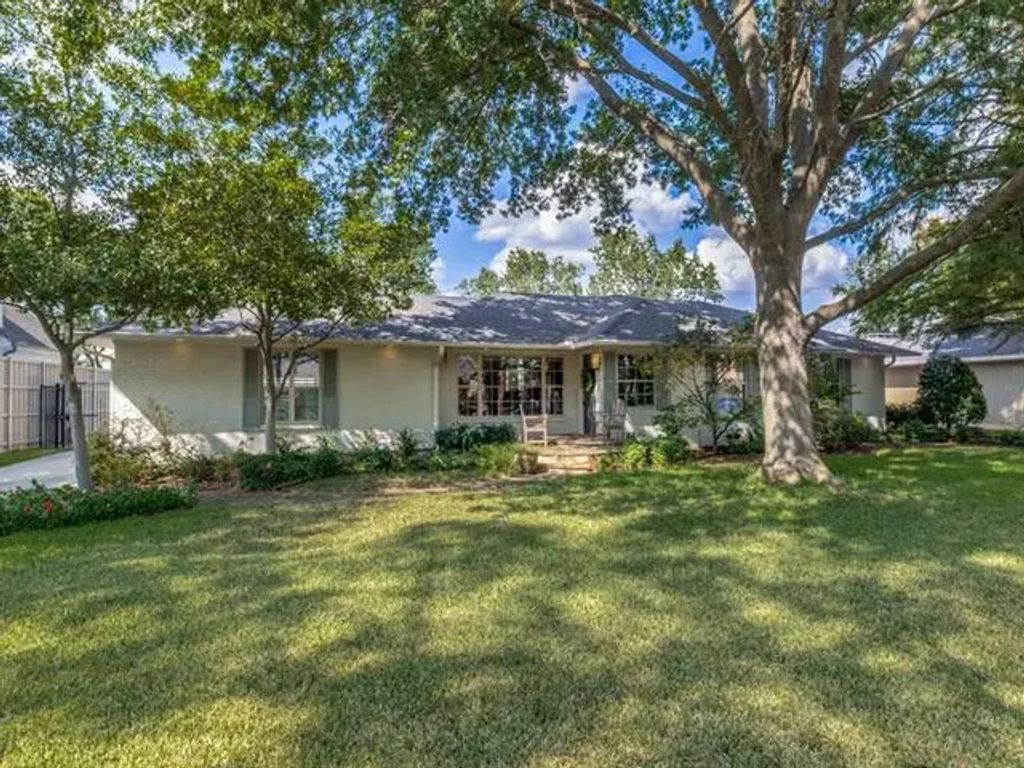 5835 Del Roy Drive, Dallas