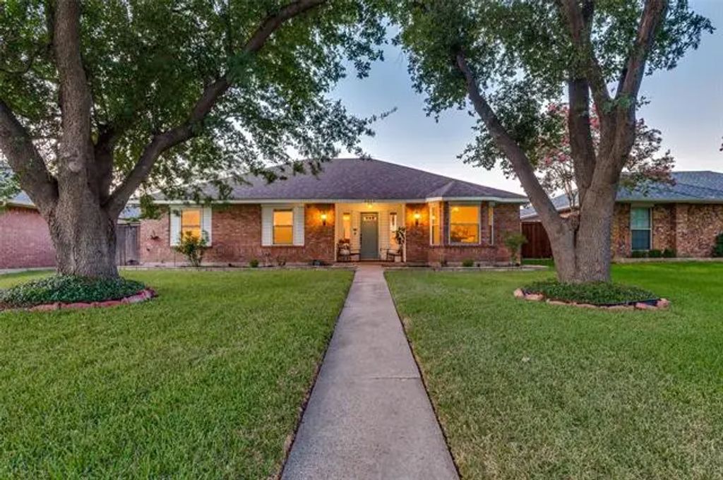 2021 Clearwater Trail, Carrollton