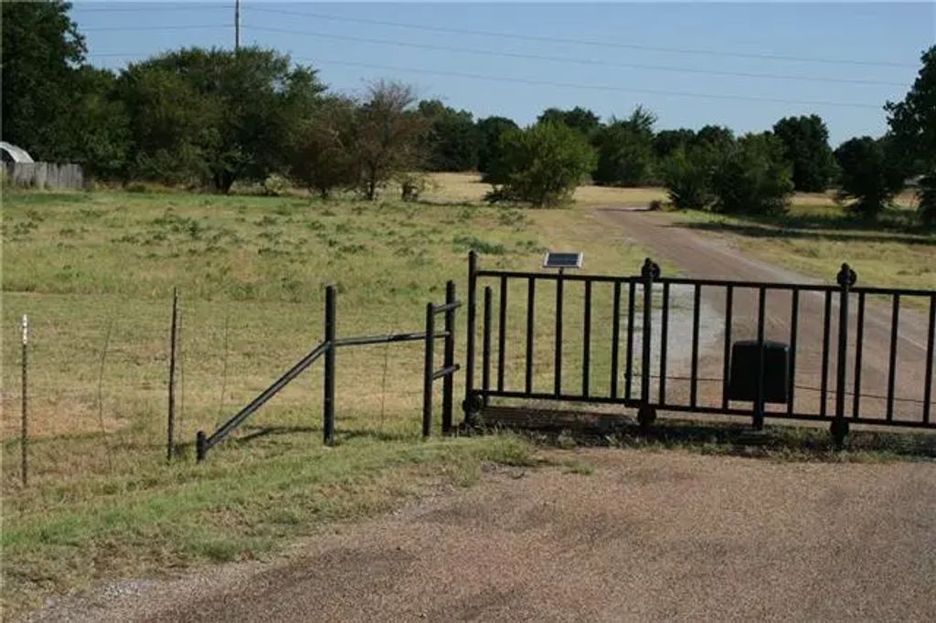 2001 Santa Fe Drive, Weatherford
