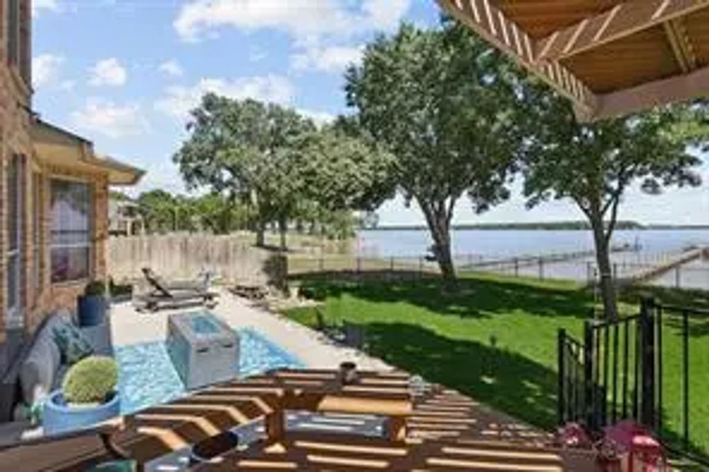 8913 Sunrise Point Court, Fort Worth
