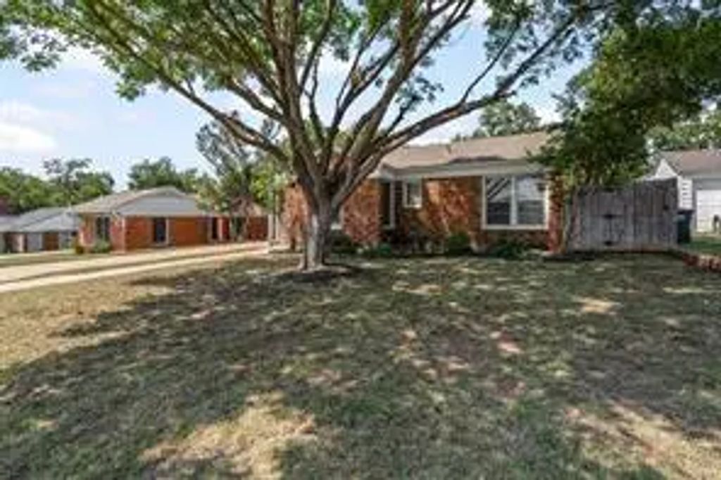 6416 Camp Bowie Boulevard, Fort Worth