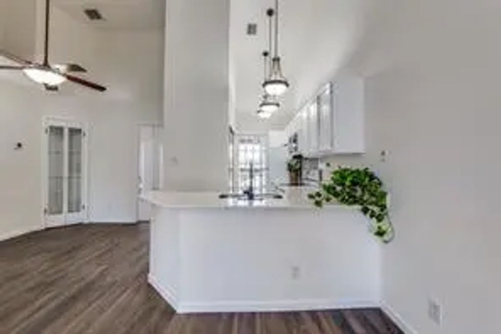 4800 W Lovers Lane 119, Dallas