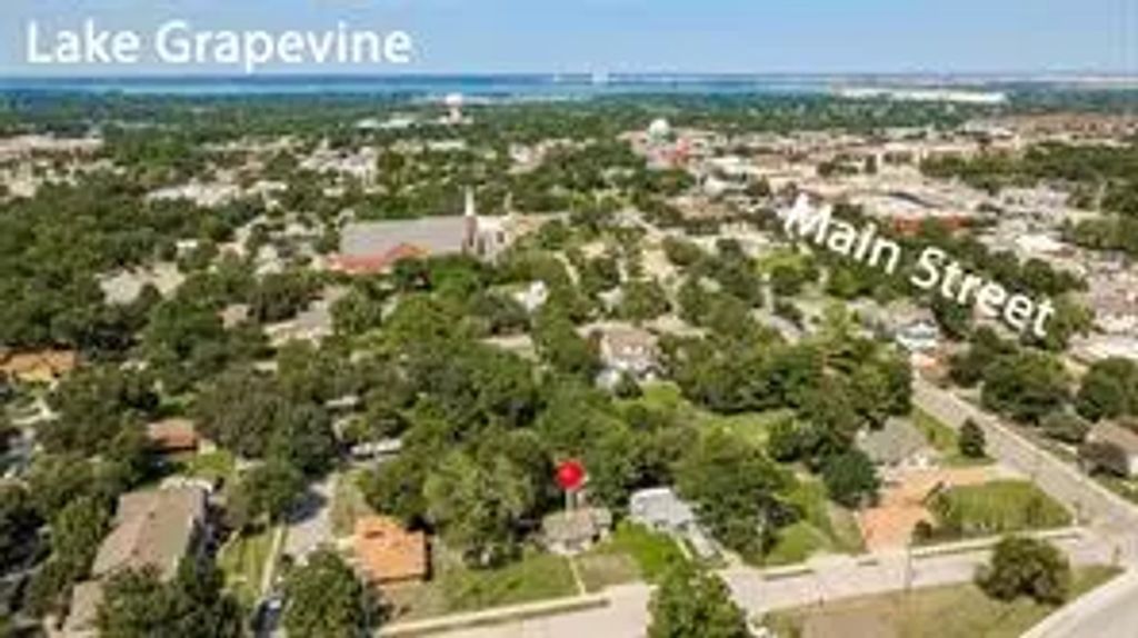 404 W Hudgins Street, Grapevine