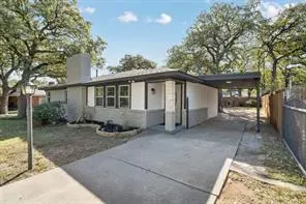 2160 Green Hill Circle, Fort Worth