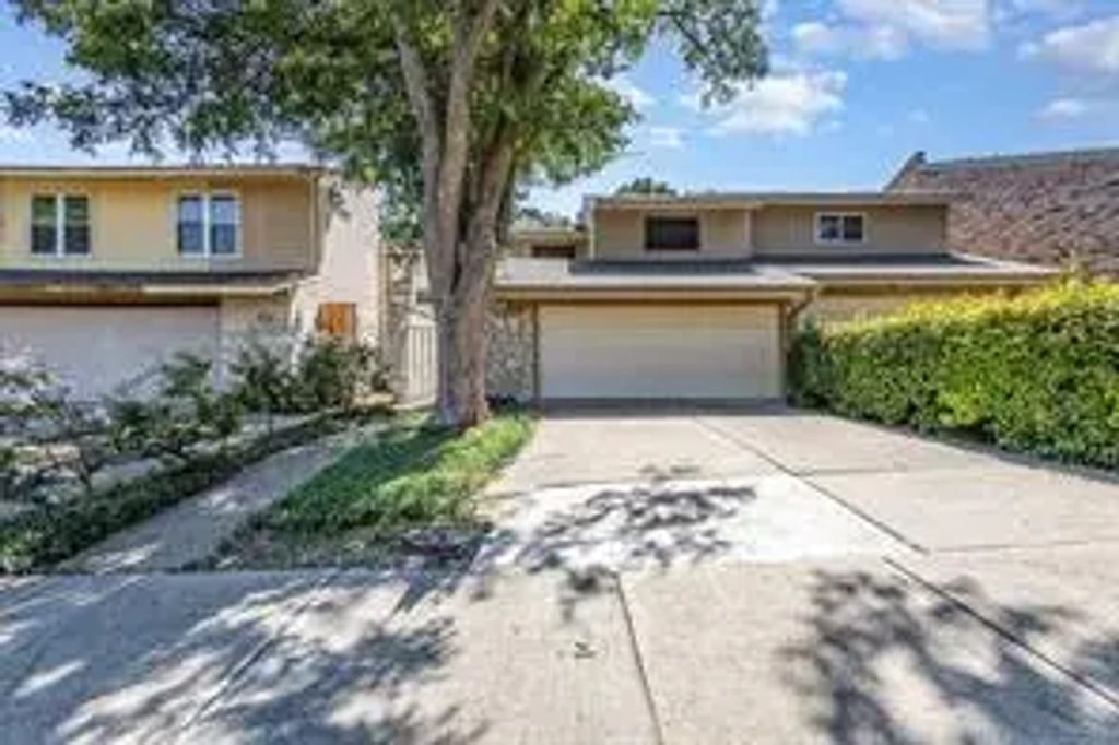 2953 Country Place Circle, Carrollton