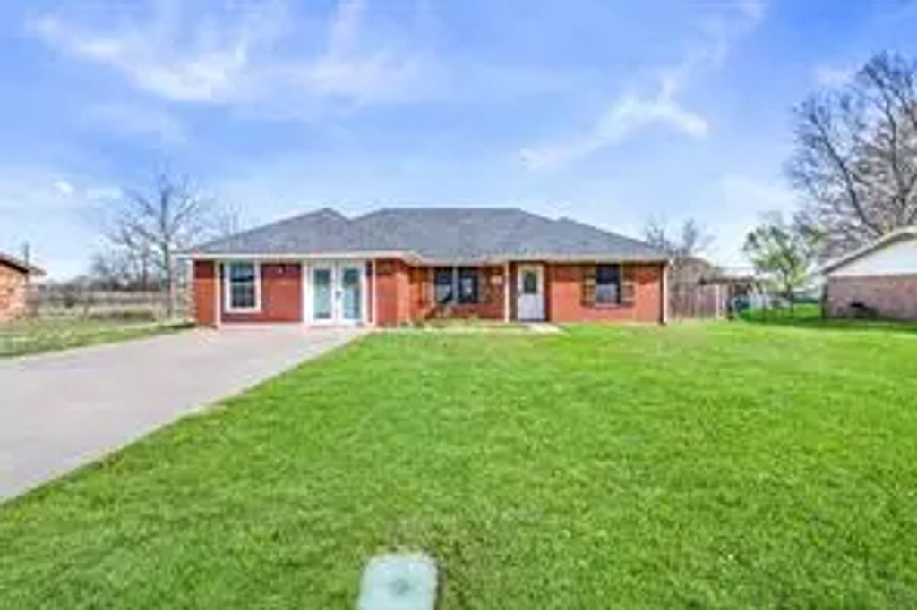 903 Amy Way, Bonham