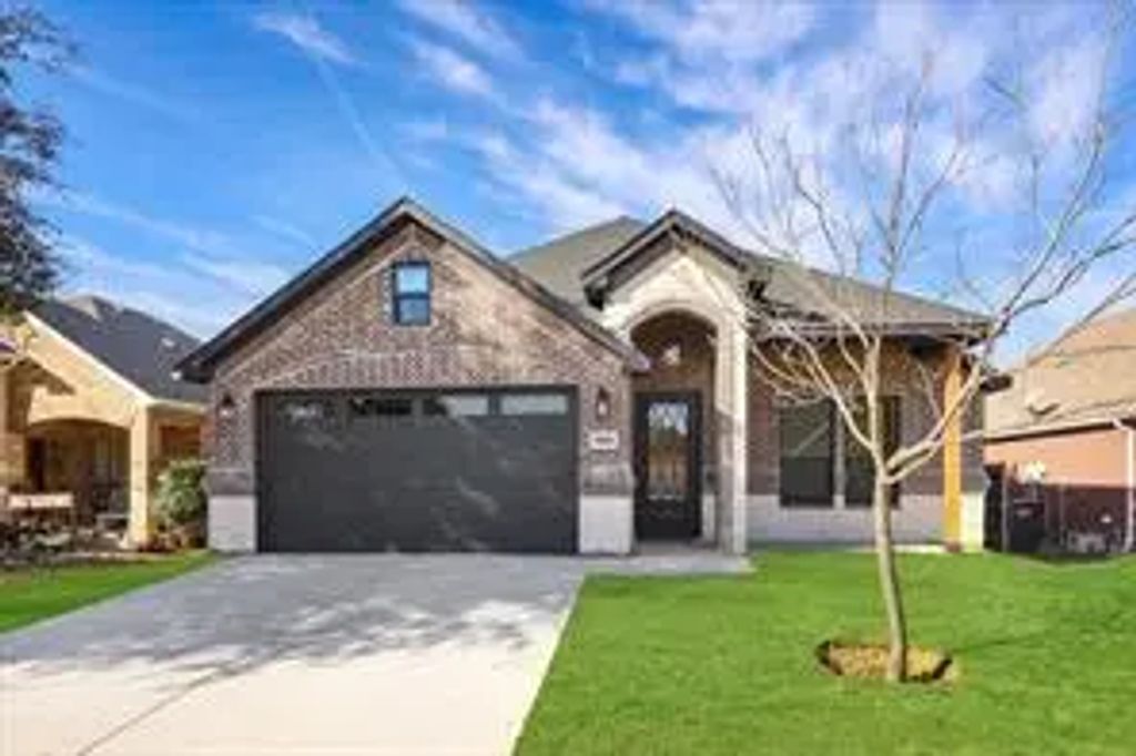 8808 Flying Ranch Road, Fort Worth