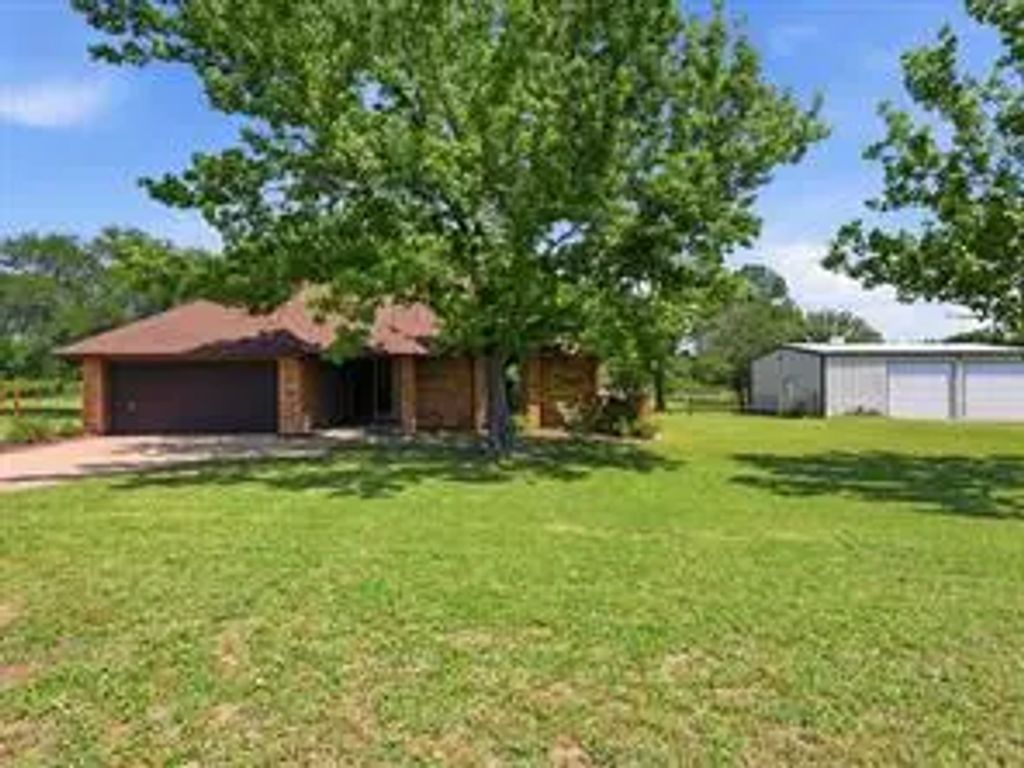 3028 English Creek Drive, Azle