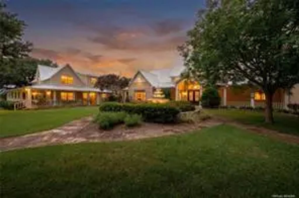 8356 Fm 219, Clifton