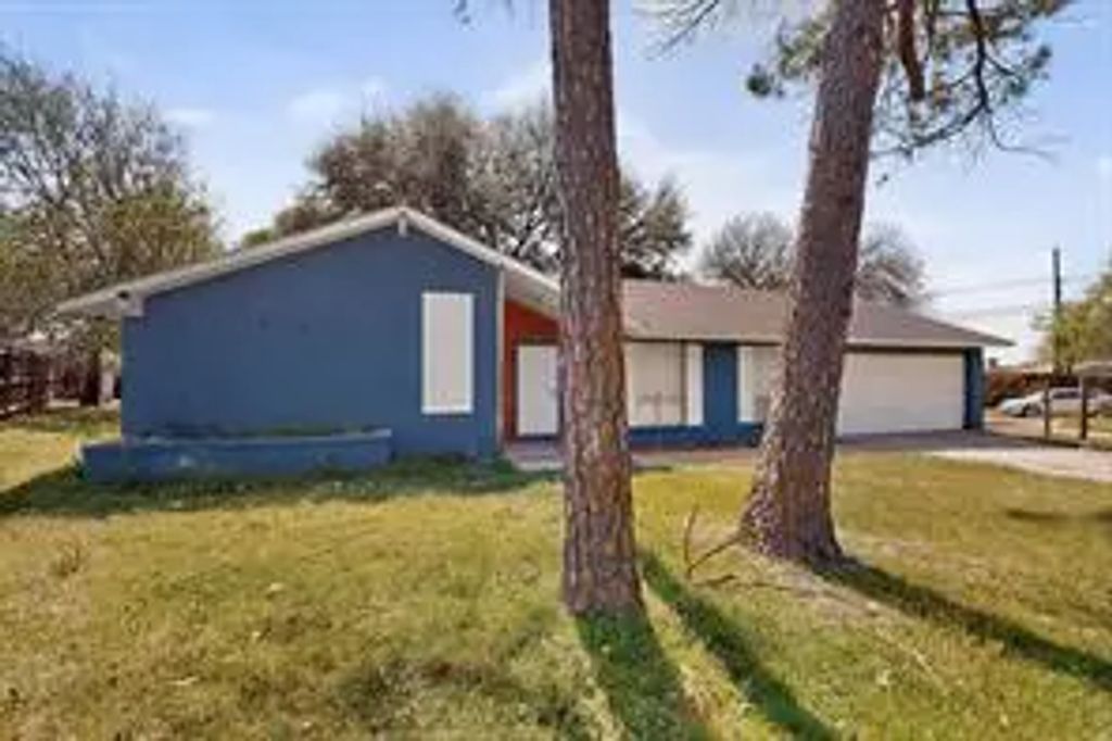 400 Casa Bello Court, Irving